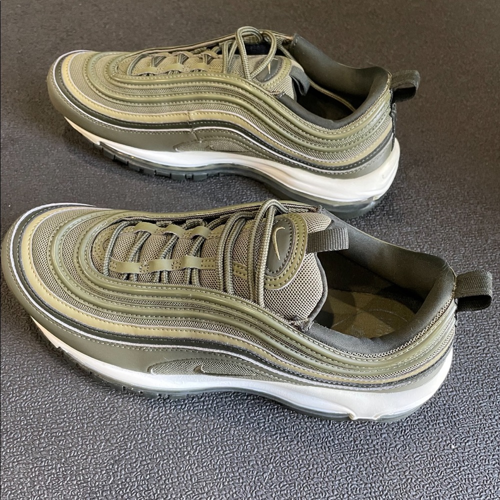 New never worn olive green air max 97s